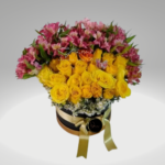 ROSAS Y ASTROMELIAS EN CILINDRO