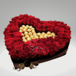 RAMO DE CORAZON CON CHOCOLATES